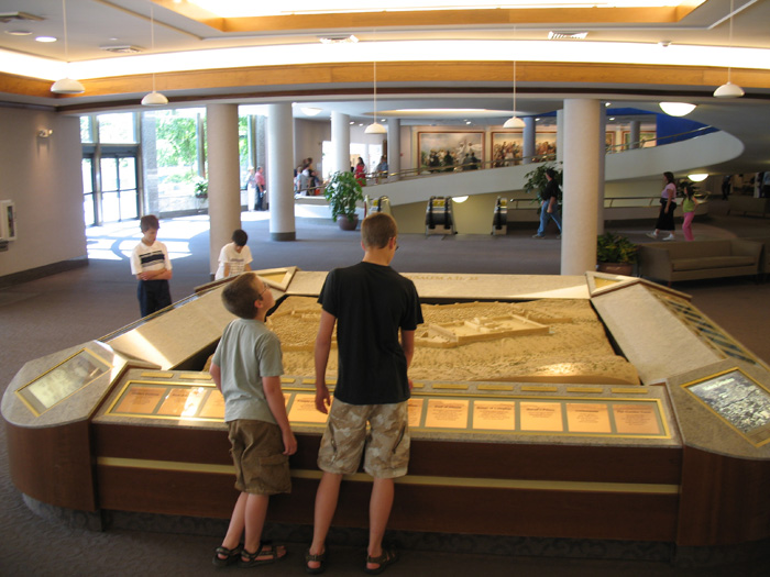 Karl and Erik plays with an interactive model of ancient Jerusalem