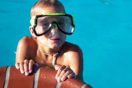 A dive mask surely brings out the beauty in your face (Erik)
